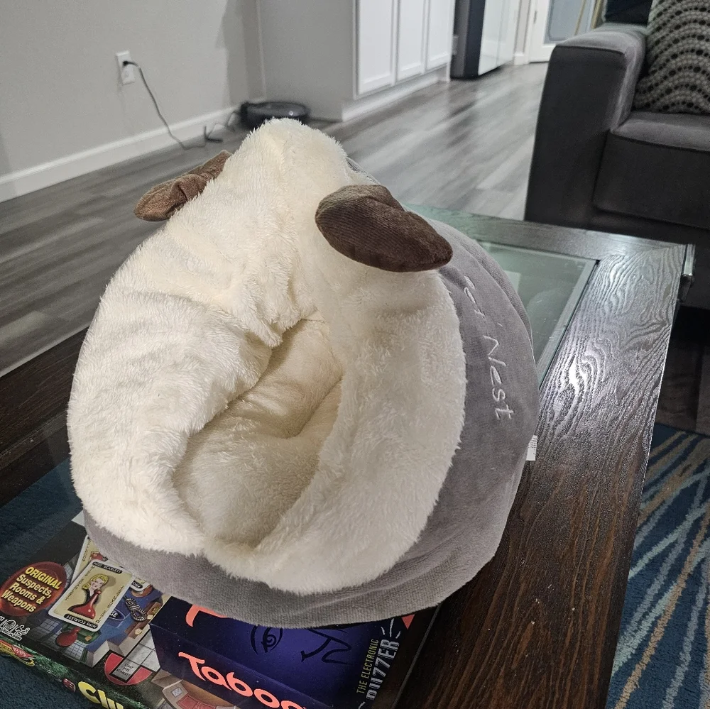 Dog Kennel Bed Breathable Dog House Cute Slippers Shaped Dog Bed Cat Washable
